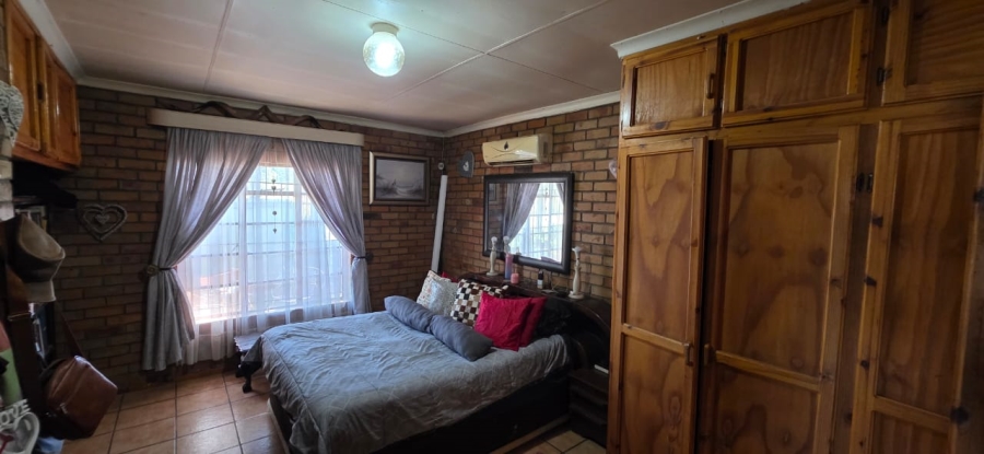 5 Bedroom Property for Sale in Vaal Park North West